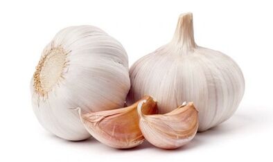 Garlic to treat warts